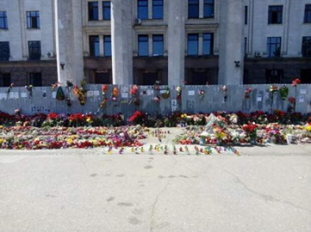Одесский депутат намерен добиться установки официального памятника погибшим в Доме профсоюза