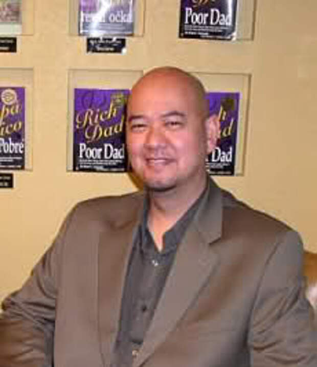 Приглашенный тренер Рон Сальвадоре! Это правая рука всемирно известного инвестора и автора книги «Богатый папа, Бедный папа« – Роберта Кийосаки.