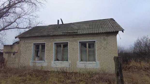 Это огромная, заброшенная деревня Мордовии. Здесь остались сотни брошенных домов и на десятки километров ни одной живой души. Люди покинули это место совсем недавно и масштаб просто потрясает.-17
