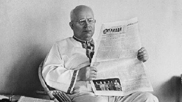 В 1954 году произошло событие, которое так или иначе предопределило сегодняшнюю ситуацию в мире: Крым передали Украинской СССР.-5