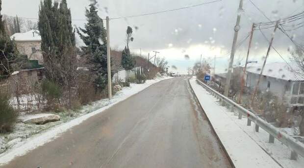 Дорогу на Гурзуф расчистили от снега