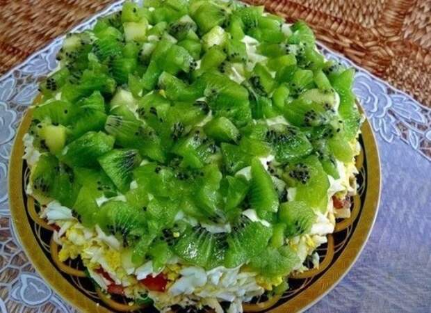 САЛАТ «ИЗУМРУДНАЯ РОССЫПЬ» — ОЧЕНЬ НЕОБЫЧНЫЙ И НОВЫЙ ВКУС