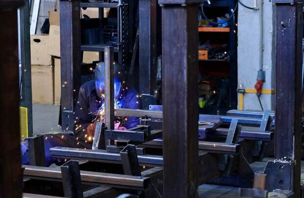 В областном центре запустили новый цех по производству мусоровозов