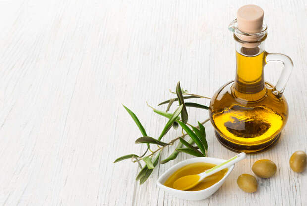 Оливковое масло и оливки
