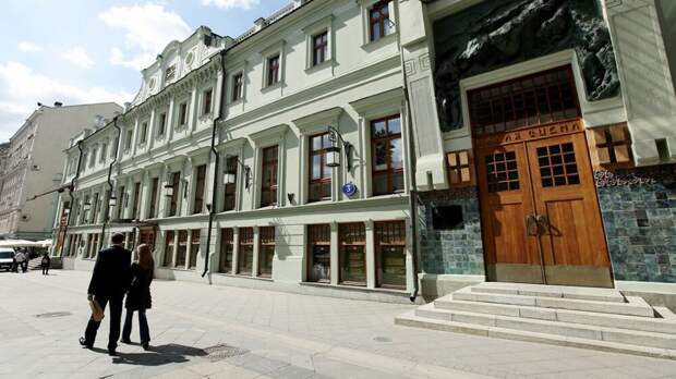 В МХТ Чехова отменили спектакль с Золотовицким