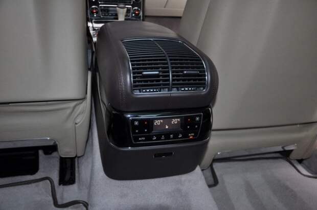 Эксклюзивный Maybach, который якобы делали для ливийского революционера, выставили на продажу