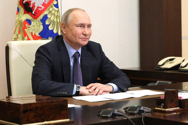 Путин разрешил переводить деньги физлицам через анонимные кошельки