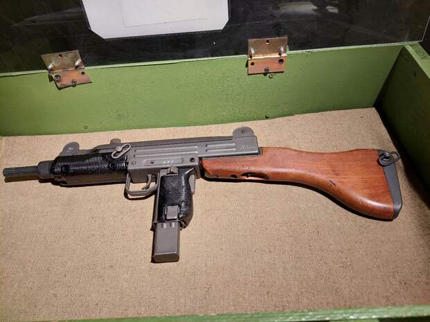 Пистолет-пулемёт Узи, музей оружия на Никольской в Мjскве / фото Natalya Dolidenok