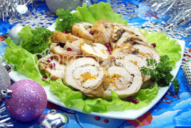 Куриный рулет с грибами «Праздничный»