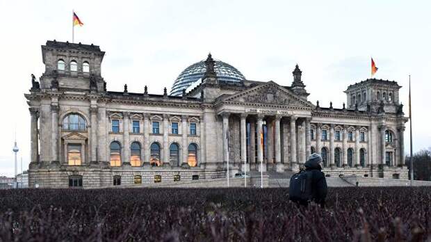Историческое здание Рейхстага в центре Берлина на Парижской площади