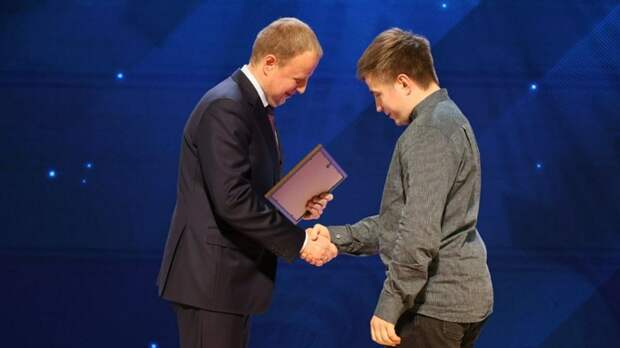 Журналистов amic.ru и ИА "Атмосфера" наградили по случаю Дня российской печати