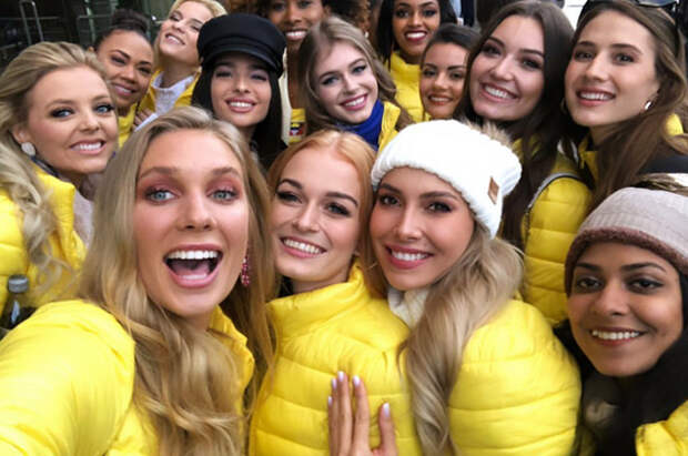 Алина Санько с другими участницами конкурса "Мисс мира— 2019"