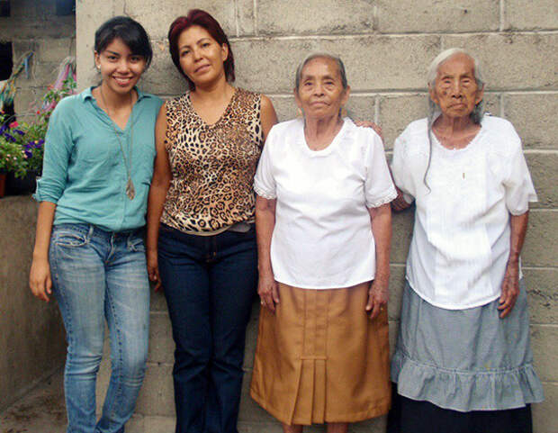 Четыре поколения девушек - 103, 85, 48, 20 прабабушка, прадедушка, семейный альбом, семья, фото