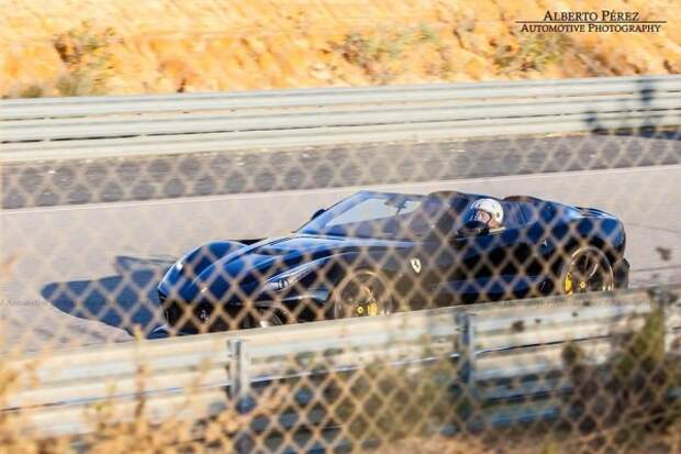 Черный Ferrari F12 TRS замечен в Испании Черный Ferrari F12 TRS замечен в Испании