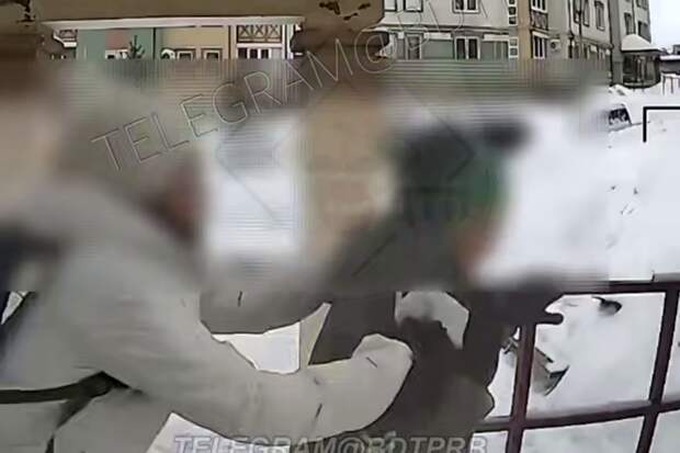 В Башкирии женщина избила сына-аутиста во дворе дома