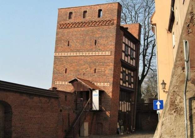 Падающая башня в Торуни. Польша Падающая башня в Торуни Польша