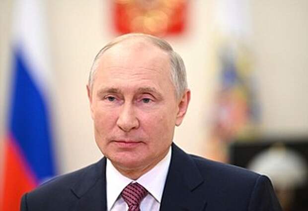 Владимир Путин поздравил выпускников вузов с завершением обучения.