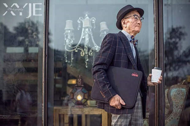 внук превратил 85-летнего дедушку в модника