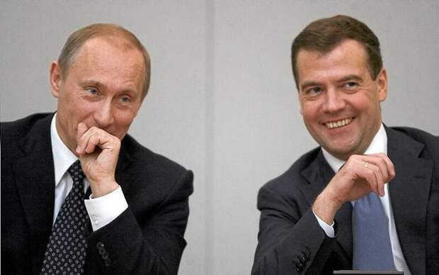Картинки по запросу хитрый Путин медведев чай смех