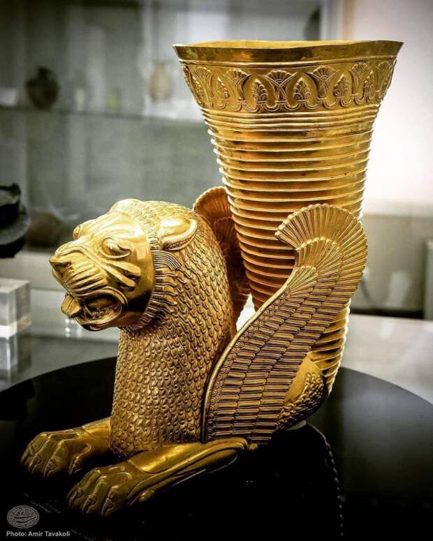 Персидский царский ритон, изготовленный из чистого золота. Относится к периоду империи Ахеменидов, 550–330 годы до нашей эры