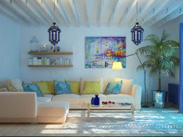 Деревянный балки, шероховатые белые стены и светлый деревянный пол в греческом интерьере