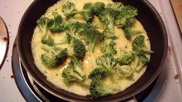 23-broccoli-and-eggs_tn