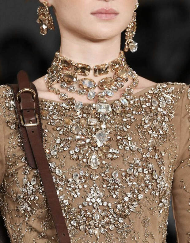 8 Trends in Dresses and Accessories