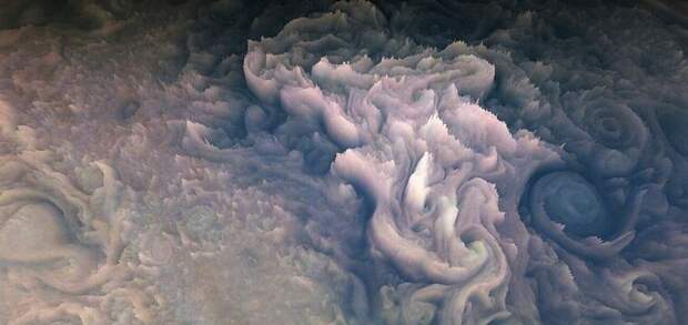 Космический аппарат «Юнона» прислал детальные изображения облаков над Юпитером
