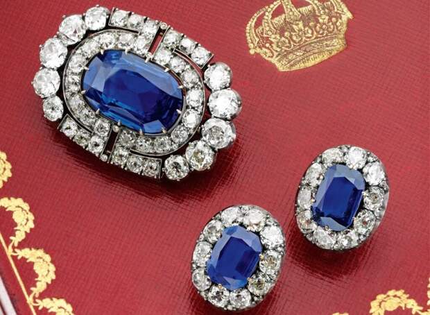 На женевском аукционе продали драгоценности Романовых, тайно вывезенные из Российской империи
