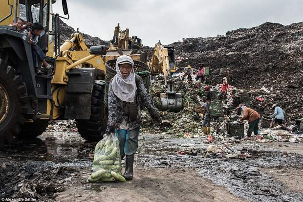 Свалка в Индонезии, на которой живут 3000 семей