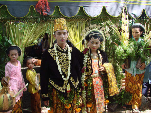 Свадебные ритуалы на острове Ява 2 900x675 Свадебные ритуалы на острове Ява.