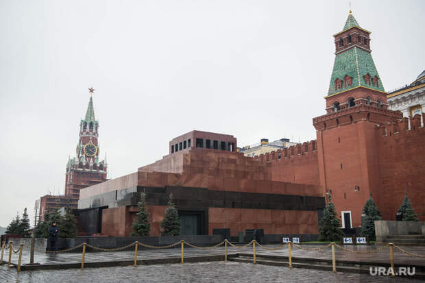 В Госдуме призывают похоронить Ленина и снести мавзолей