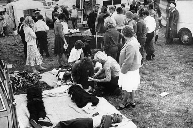 Тайна до сих пор окружает инцидент на выставочном центре Холлинвелл 13 июля 1980 года, когда сотни детей упали в обморок.