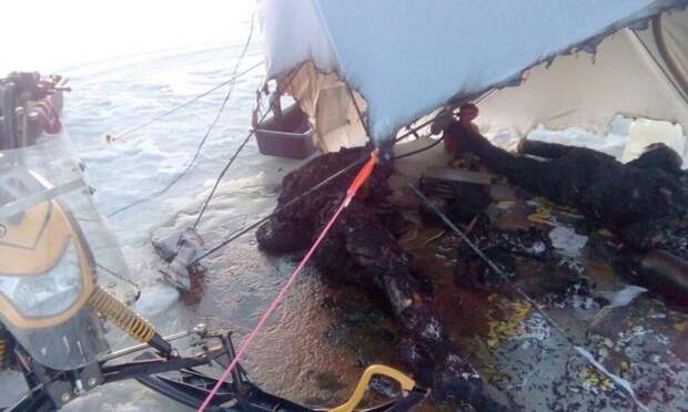 Жесть : Два рыбака сгорели на зимней рыбалке на льду