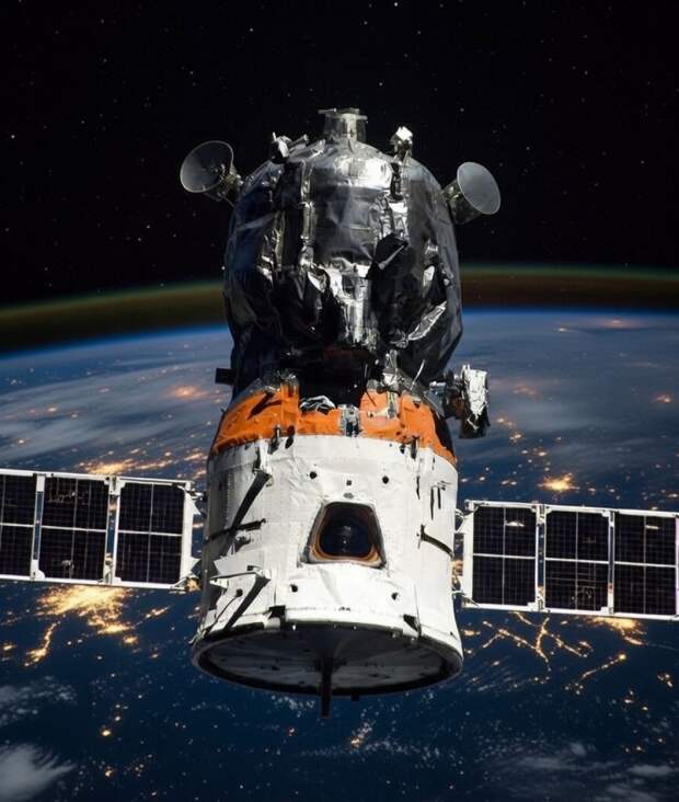 Спутниковая группировка РФ выросла до 300 аппаратов за 2025 год