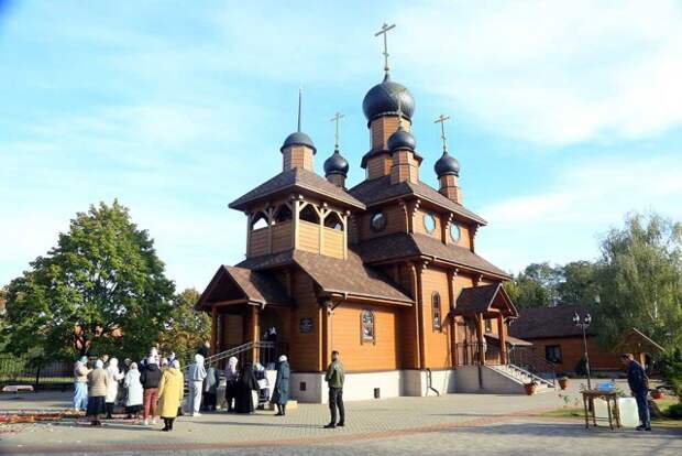 Епископ Серафим возглавил престольный праздник в храме иконы Божией Матери ´Целительница´.
