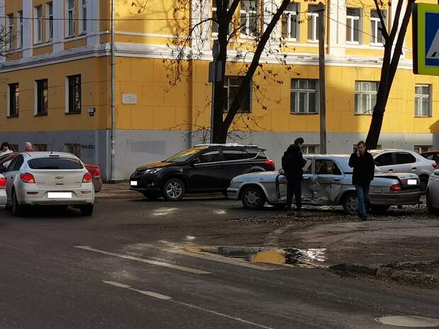 На злополучном перекрёстке в Твери произошло новое столкновение