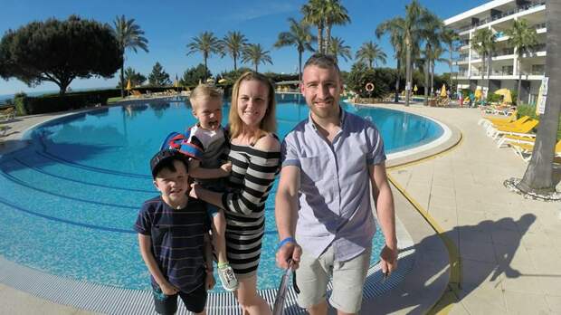 Заботливый муж взял кредит на 17 000 $ и потратил их на пластические операции жены, чтобы она почувствовала себя привлекательной