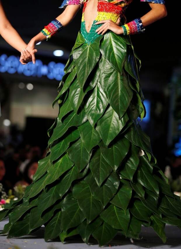 Наряды из растений на BioFashion Show (24 фото) Наряды из растений на BioFashion Show (24 фото)