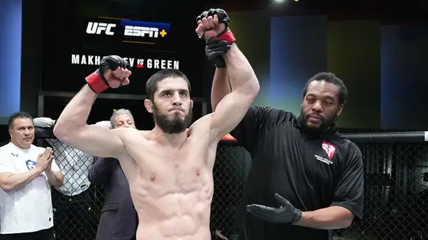 Десятая победа подряд и заявка на титульный бой: как Махачев нокаутировал Грина на UFC Vegas 49