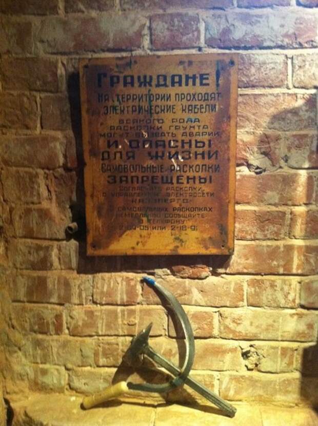 939