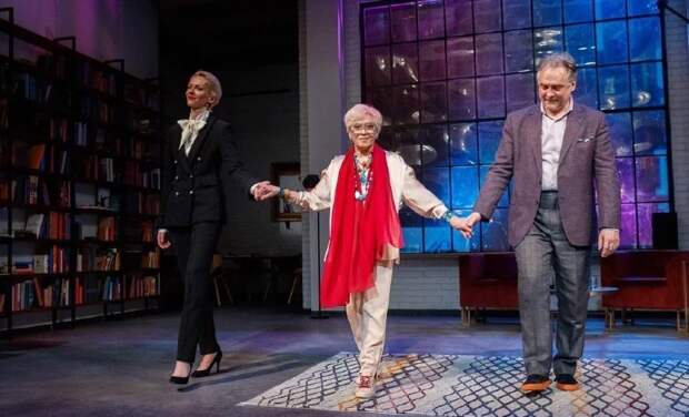 Алиса Фрейндлих вернулась на сцену после перенесенного коронавируса