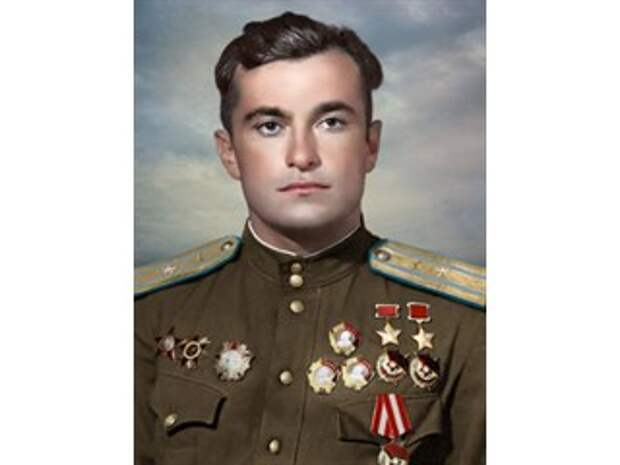 Крымский татарин по матери, дагестанец по отцу и летчик-истребитель по призванию