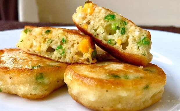 Оладьи с зеленым луком и яйцом