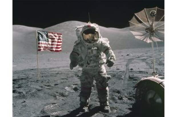 В США на онлайн-аукционе выставили единственное фото с человеком на Луне