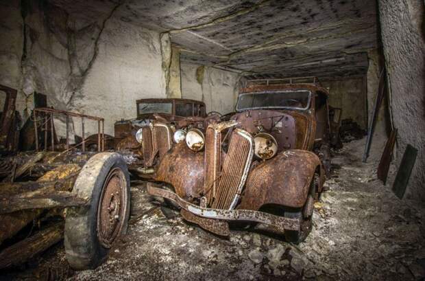 Во Франции нашли старинные автомобили, спрятанные под землей от немцев авто, находка, олдтаймер, ретро авто, франция
