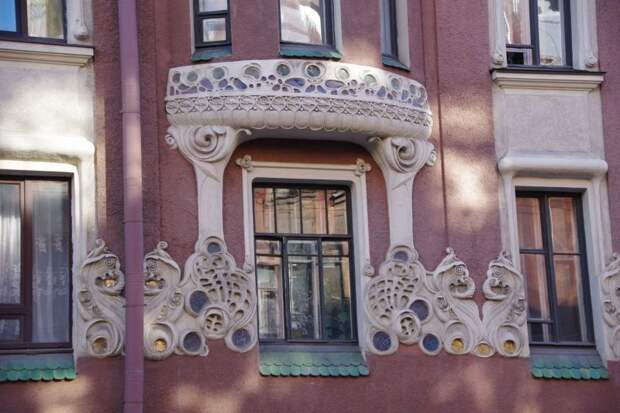 Мозаика, украсившая фасады домов Петербурга