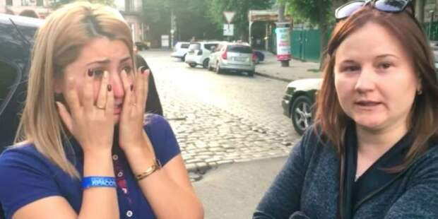 Украинские националисты сняли на видео издевательства над молдаванками из-за георгиевской ленточки
