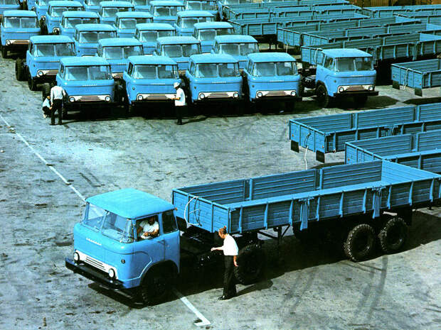 КАЗ КАЗ СССР, автозавод, стоянка