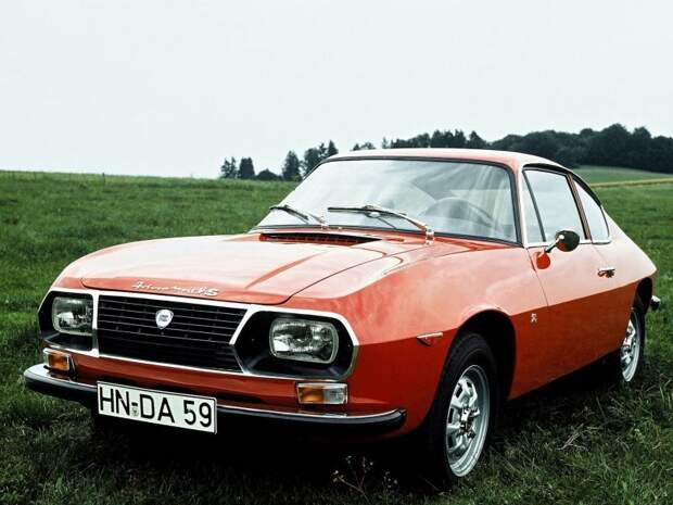Fulvia Sport Zagato – совсем другая тема. Хищные, смелые линии (для того времени по всеобщему мнению даже слишком смелые) выделяют купе на дороге…